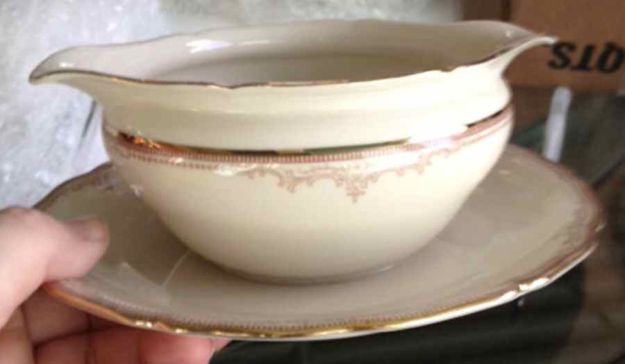 SLT436 Gravy Boat with Attached Underplate by Seltmann-1