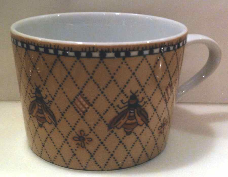Les Abeilles Flat Cup by Solafrance-1