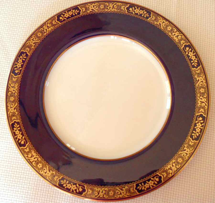 R8203 Dinner Plate by Spode-1