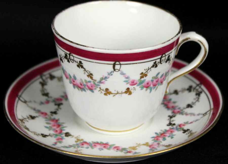 D6303 Footed Cup & Saucer Set by Spode-1