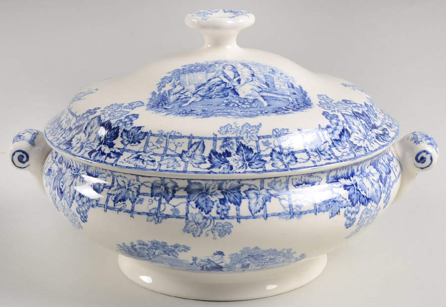 SPode's Byron Blue Round Covered Vegetable by Spode-1