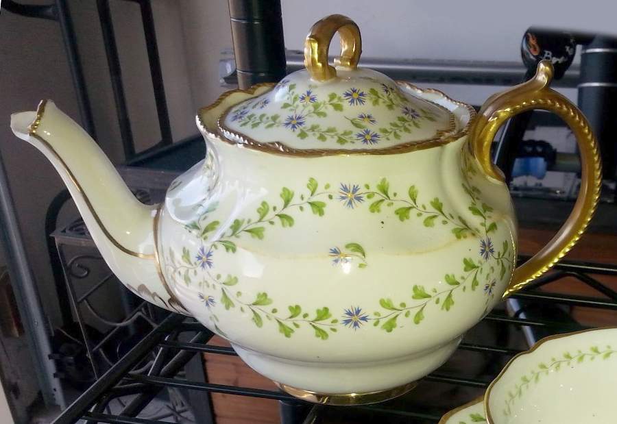 R2079 Teapot & Lid by Spode-1