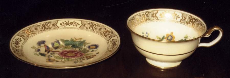 R8703 Footed Cup & Saucer Set by Spode-1