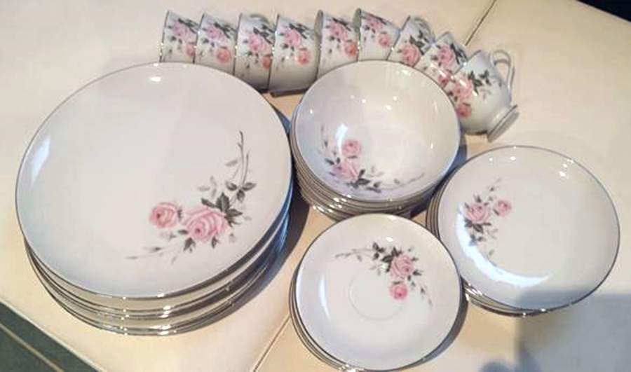 Penelope Dinner Plate by Sone-1