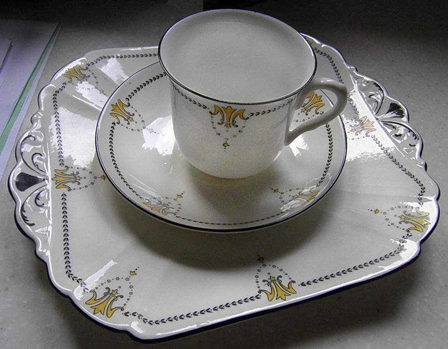 11452 Handled Cake Plate by Shelley-1