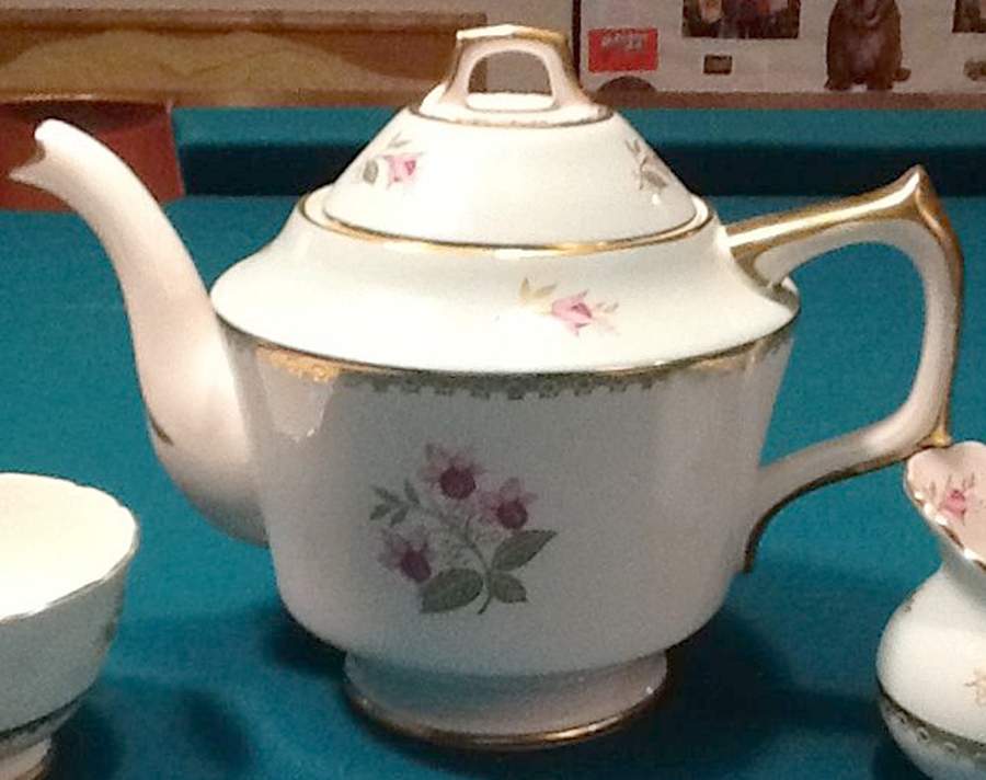 Dainty Teapot & Lid by Sutherland-1