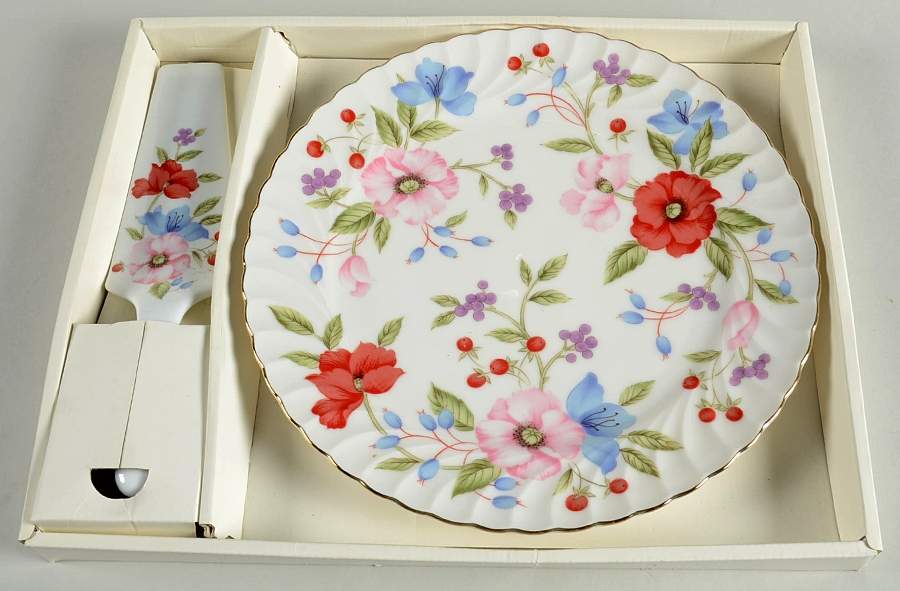 Flowers & Berries Cake Plate and Server (Boxed Set) by Sadek-1
