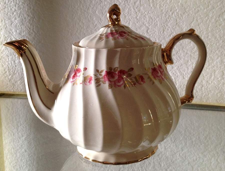 3114 (Roses) Teapot & Lid by Sadler-1