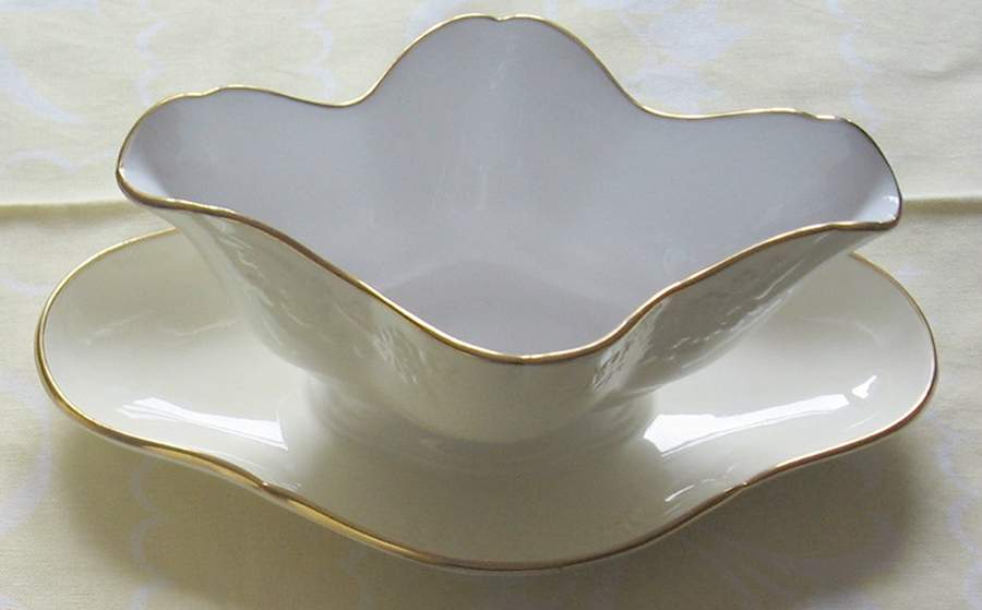 R7989 Gravy Boat with Attached Underplate by Spode-1