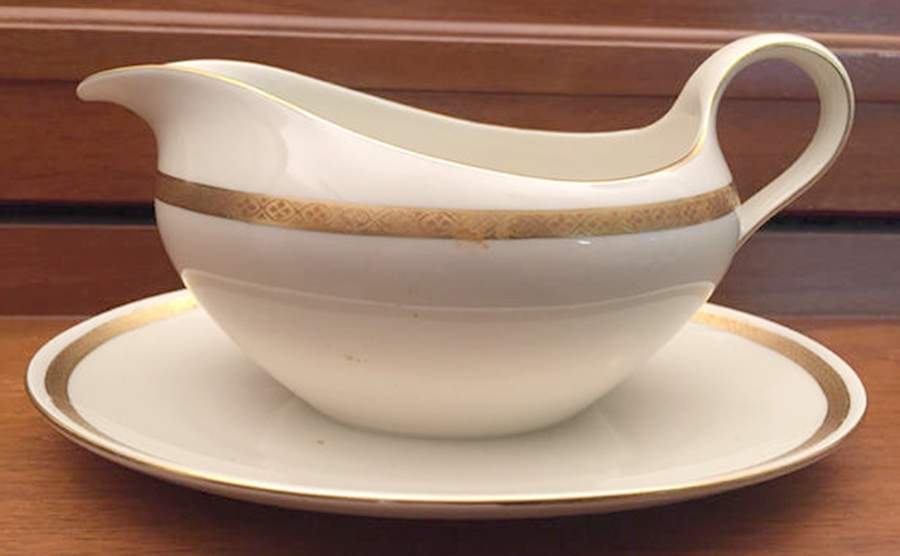 31179 Gravy Boat with Attached Underplate by Seltmann-1