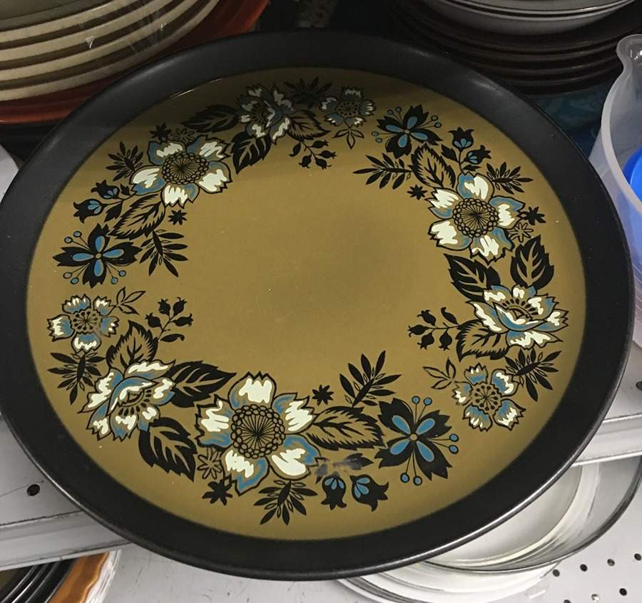 Modern Olive Dinner Plate by Atelier Sone-1