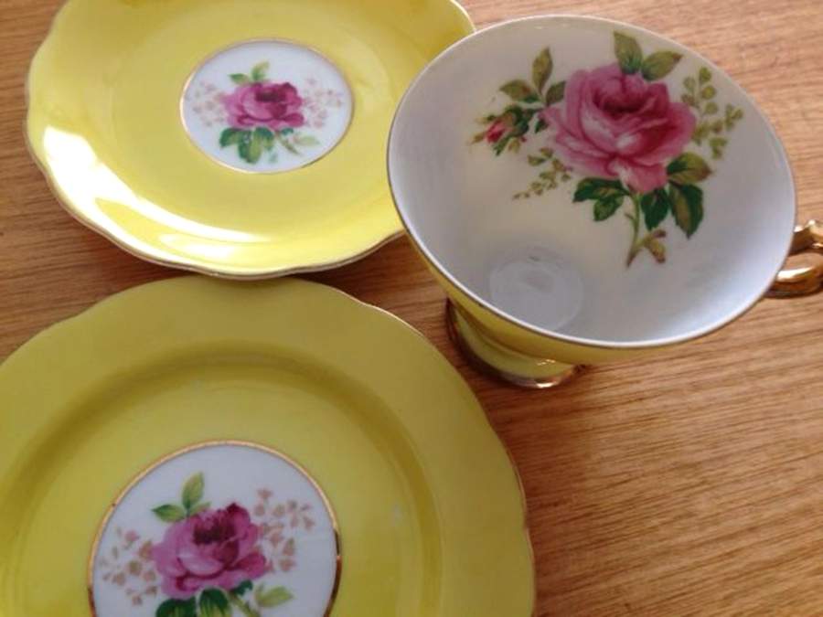 10278 Footed Cup & Saucer Set by Saji-1