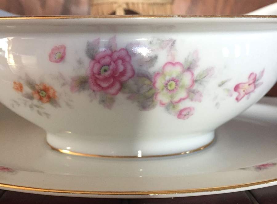 SAN134 Gravy Boat with Attached Underplate by Sango-1