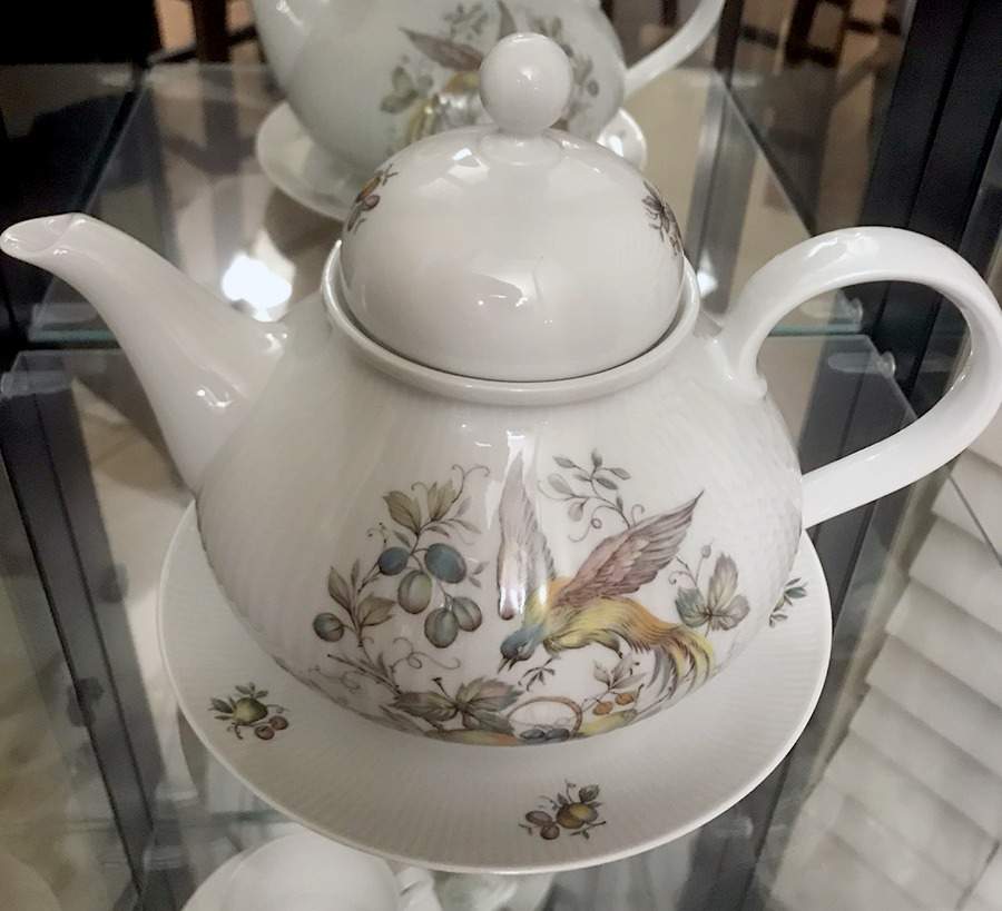 SLT531 Teapot & Lid by Seltmann-1