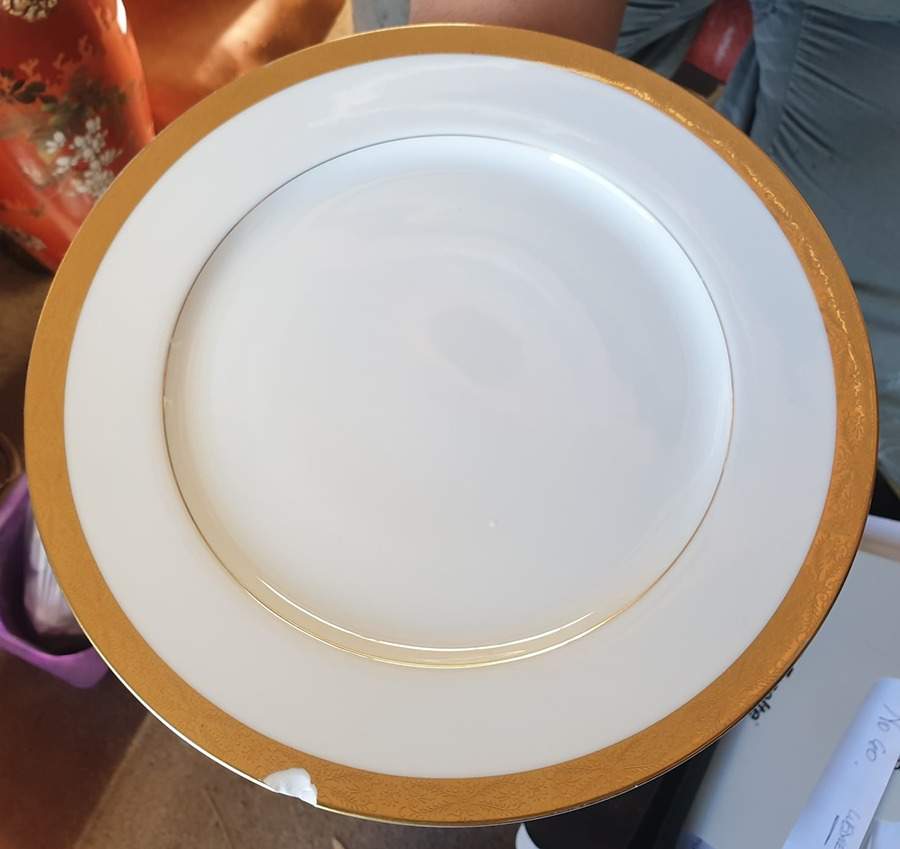 Laura Dinner Plate by Seyei Toki Co-1