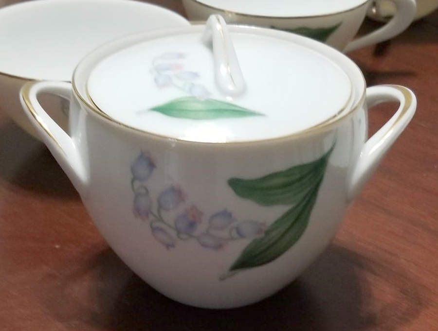 SAN137 Sugar Bowl & Lid by Sango-1