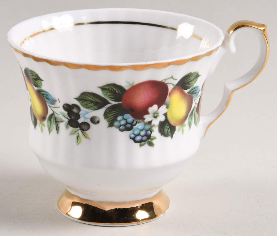 SRD4 Footed Cup by Sheriden (England)-1