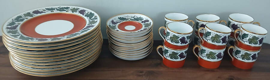 Kent-Red Dinner Plate by Spode-1