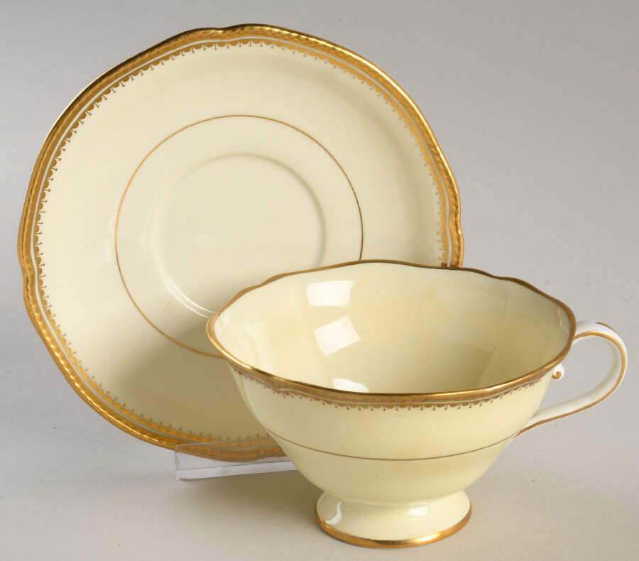 Y1128E Footed Cup & Saucer Set by Spode-1