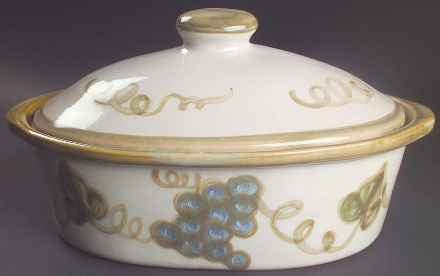 Vintage Olive Green 3 Quart Oval Covered Casserole by John B Taylor-1