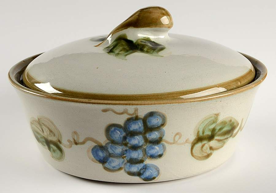 Vintage Olive Green 2 Qt Round Covered Casserole by John B Taylor-1
