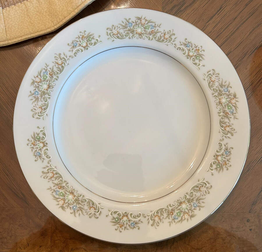 Delight Luncheon Plate by Towne House-1