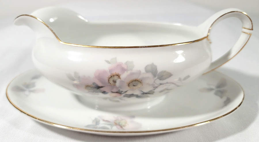 2795 Gravy Boat with Attached Underplate by Thomas-1