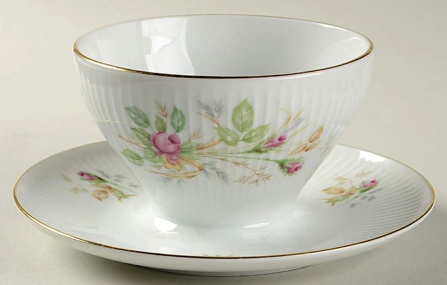 7470 (White, Smooth, Ribbed) Sauce Boat No Lid by Thomas-1