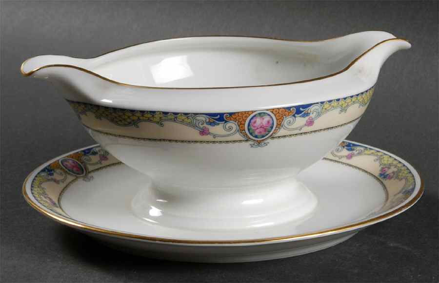 Admiral Gravy Boat with Attached Underplate by Thomas-1