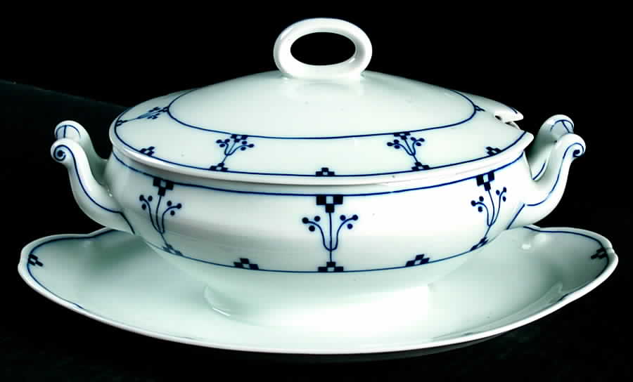 Bavarian Blue Gravy Boat w/Attached Underplate & Lid by Thomas-1