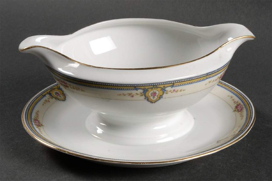The Belvedere Gravy Boat with Attached Underplate by Thomas-1