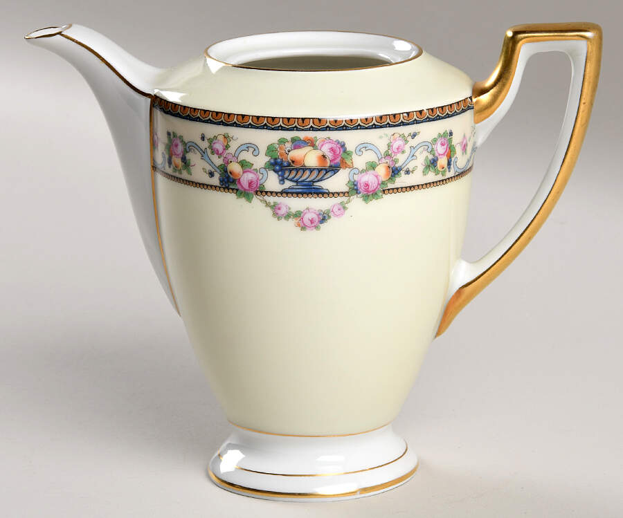 Briarcliff Coffee Pot No Lid by Thomas-1