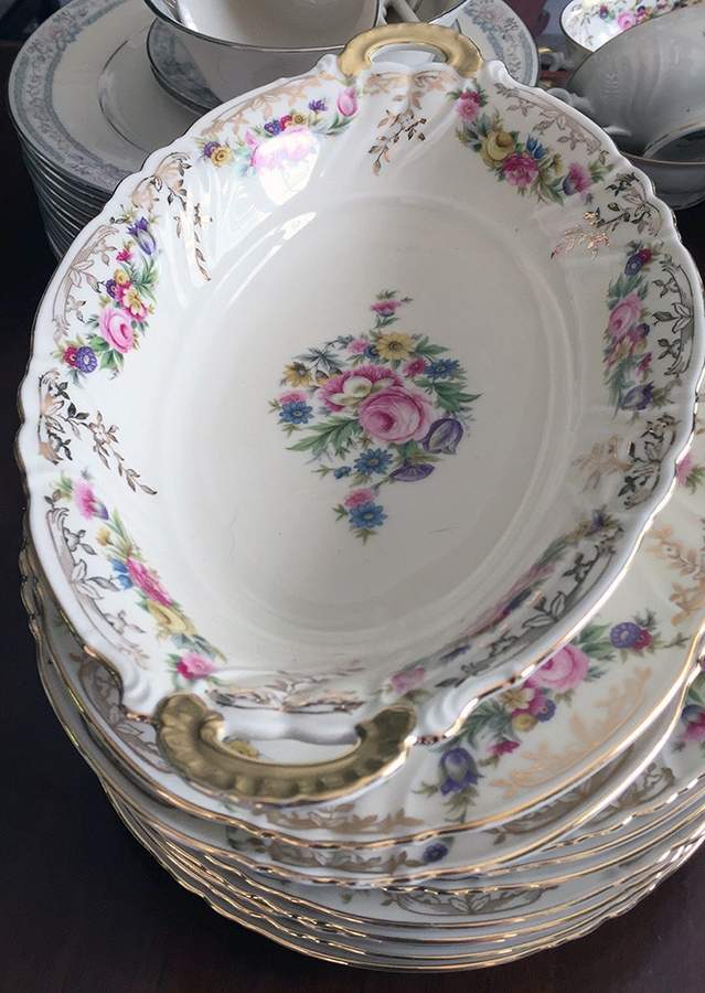 Dusebury 9" Round Vegetable Bowl by Thomas-1