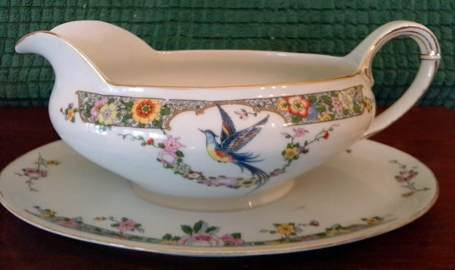 Elmsford Gravy Boat with Attached Underplate by Thomas-1