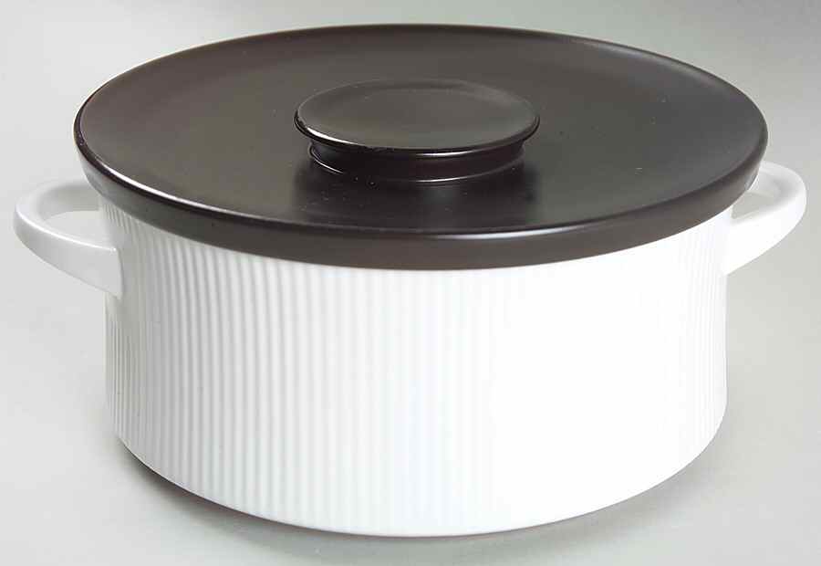 11010 1.75 Qt Round Covered Casserole by Thomas-1