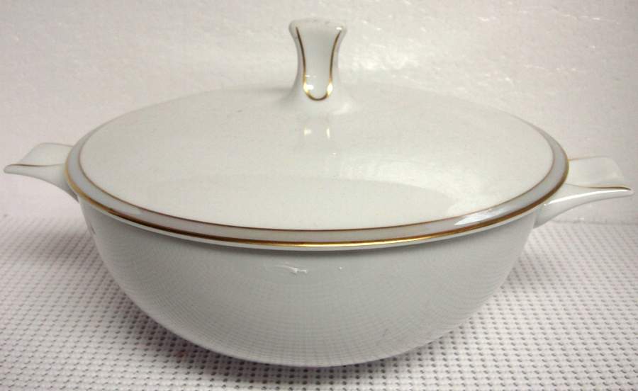 Helsinki Round Covered Vegetable by Thomas-1