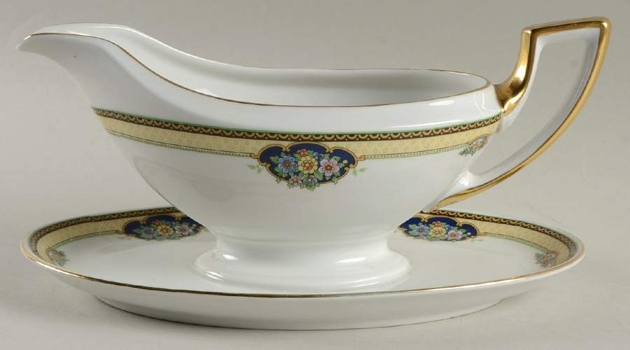 Irving Gravy Boat with Attached Underplate by Thomas-1
