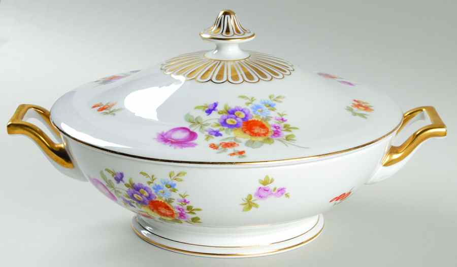 Lakewood Round Covered Vegetable by Thomas-1
