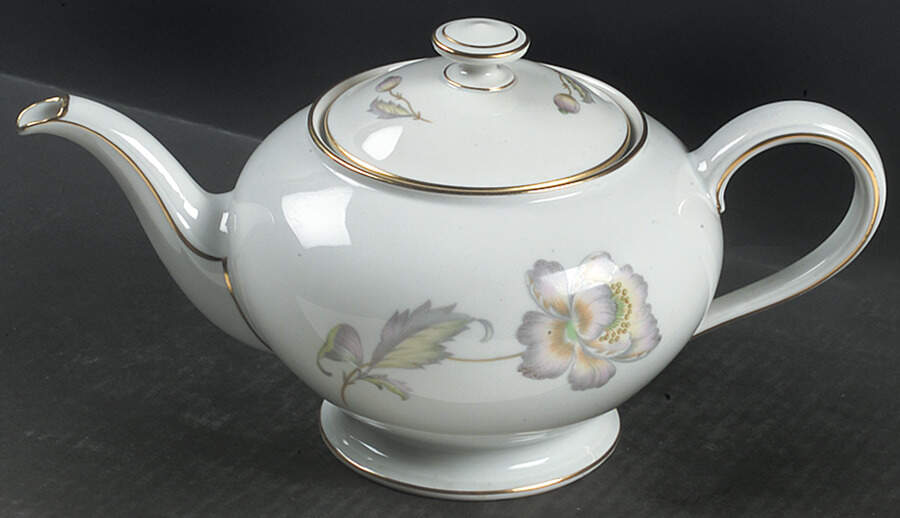 Pastel Poppy (Smooth) Teapot & Lid by Thomas-1