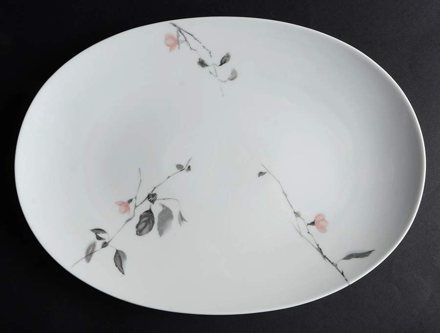 Quince (Medallion Shape) 13" Oval Serving Platter by Thomas-1