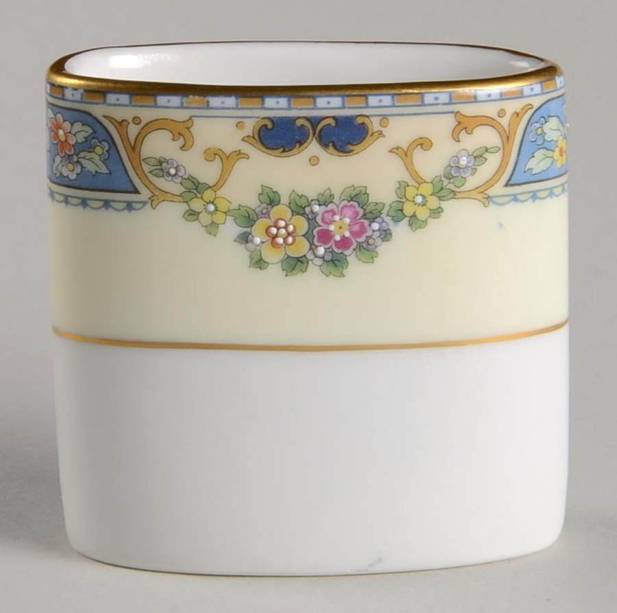 Queen Louise Cigarette Holder by Thomas-1