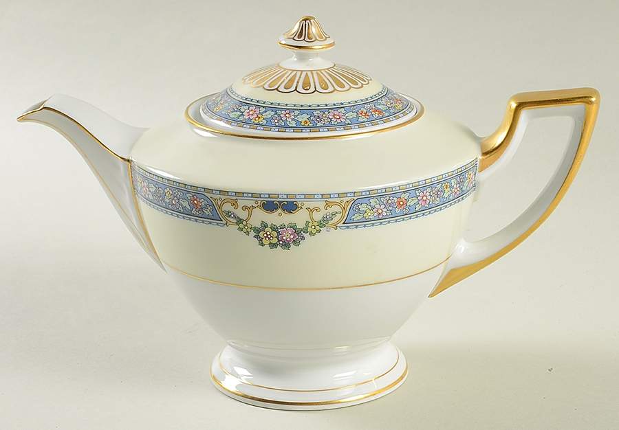 Queen Louise Teapot & Lid by Thomas-1