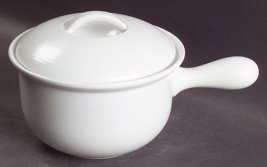 Trend White Saucepan & Lid by Thomas-1