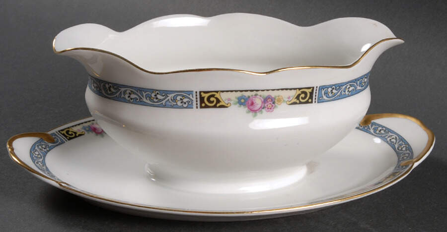 Windsor Gravy Boat with Attached Underplate by Thomas-1