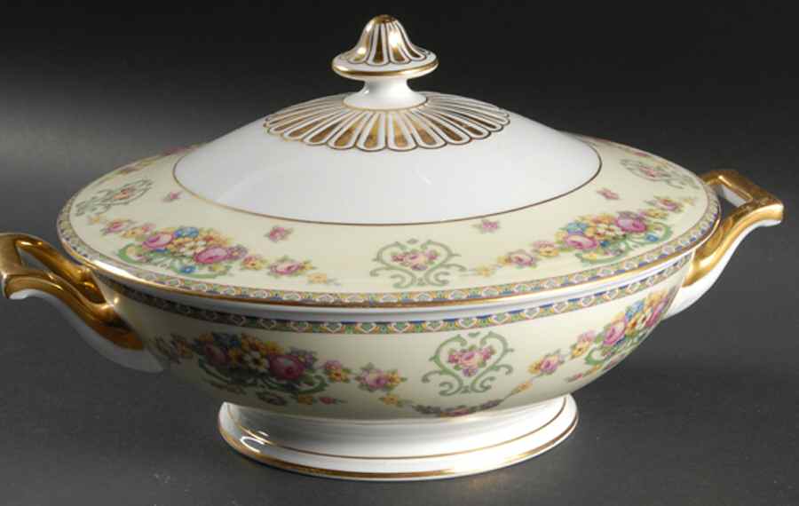 Winthrop Round Covered Vegetable by Thomas-1