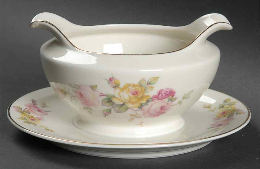 18610 Gravy Boat with Attached Underplate by Thun-1