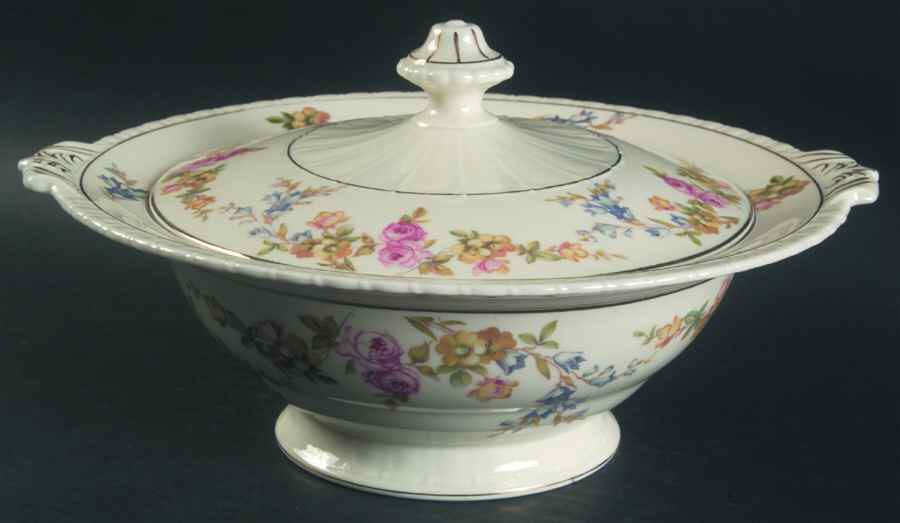 Antoinette Round Covered Vegetable by Thun-1