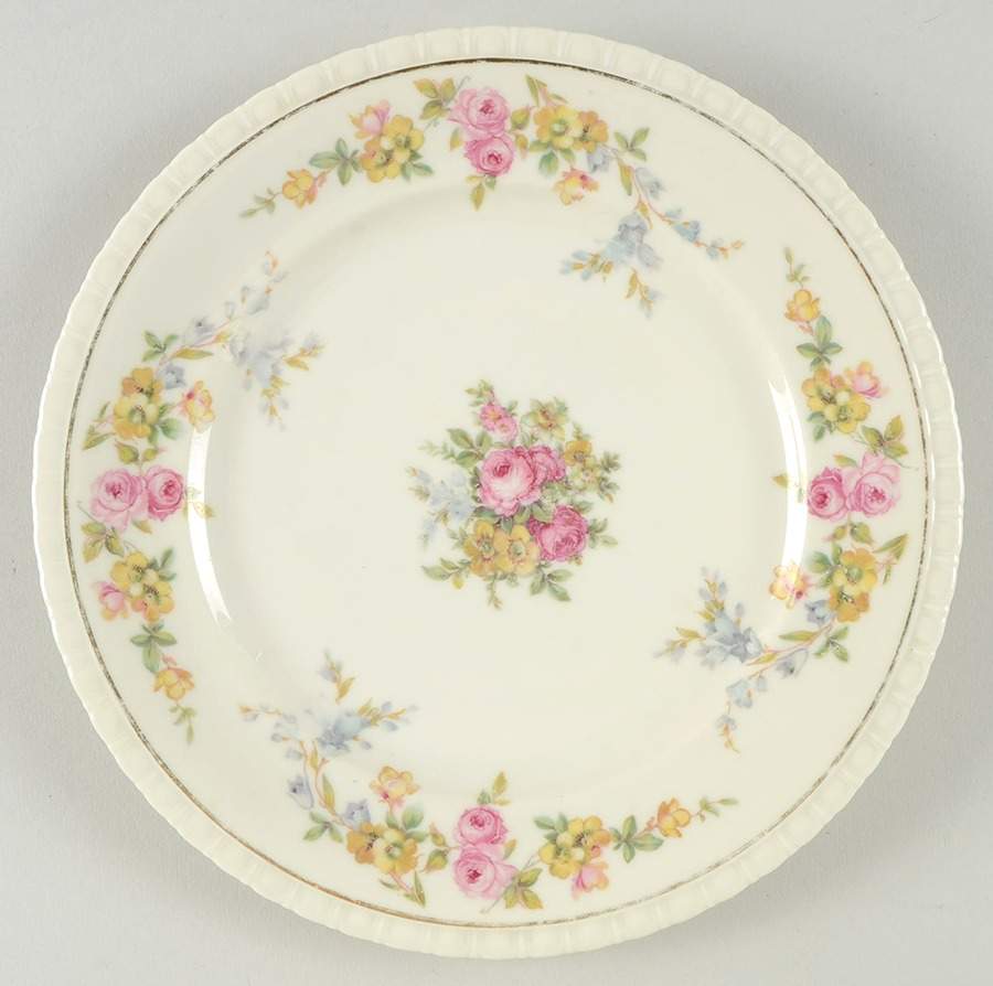 Antoinette Luncheon Plate by Thun-1