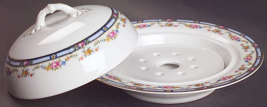 Carlton Round Covered Butter with Strainer by Thun-1