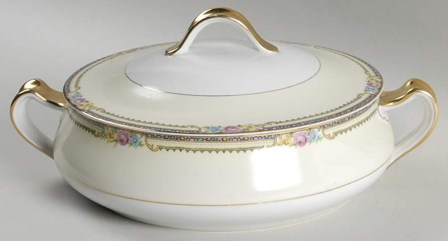 Delaware-Derby Round Covered Vegetable by Thun-1